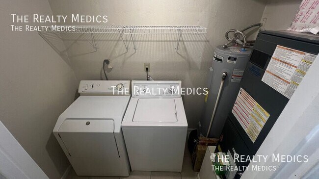 Building Photo - 2130 Forest Knoll Dr NE