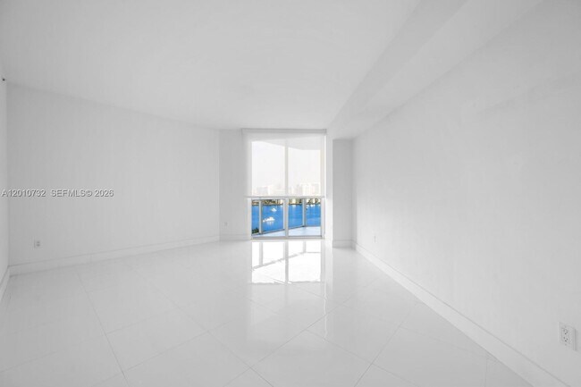 Building Photo - 17301 Biscayne Blvd