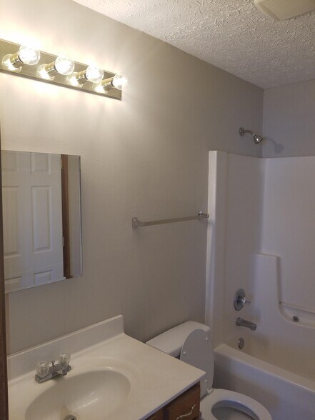 Building Photo - 7614 Stonebridge Golf Dr