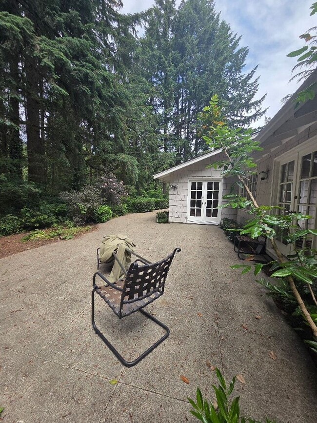 Building Photo - Private 4 Bedroom / 2.5 Bath Bridle Trails Acerage Property