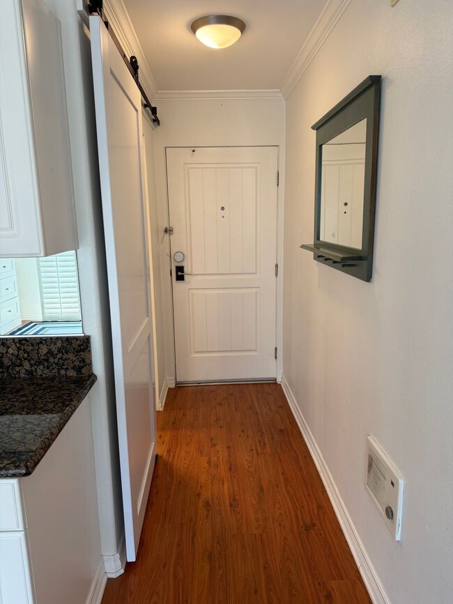 Building Photo - 1021 Scott St