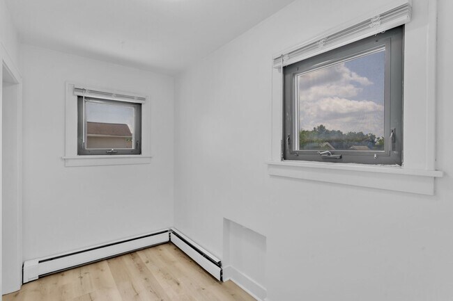 Building Photo - 1002 Fordham Ave