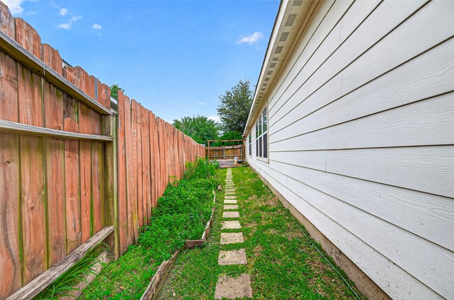Building Photo - 16238 Ranchland Ln