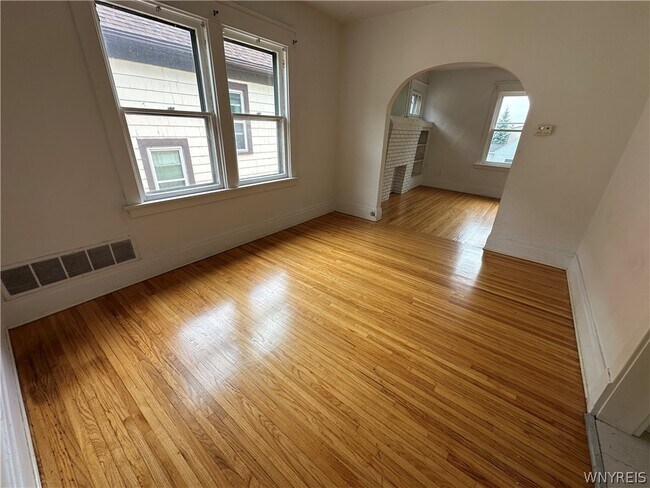 Building Photo - 394 Taunton Pl