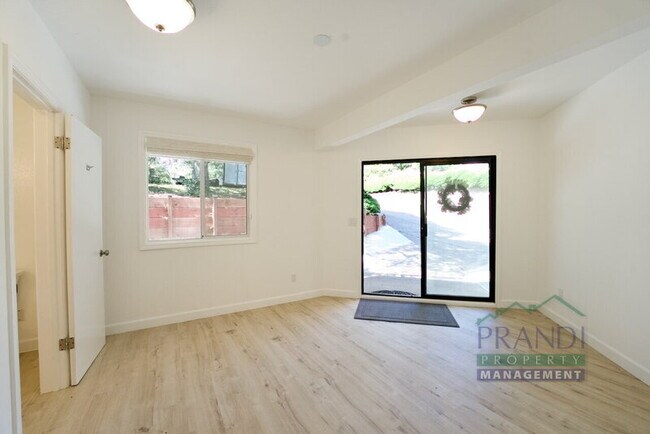 Building Photo - 137 Maestro Rd