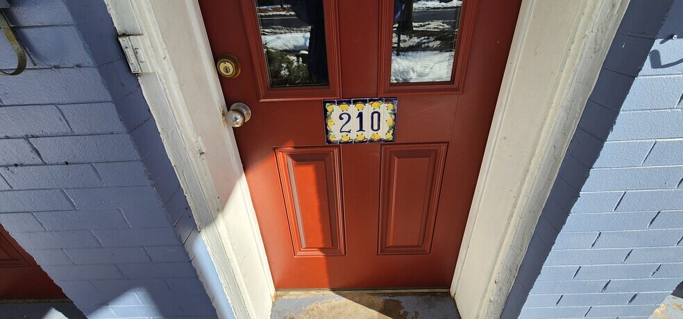 Shared center door to 2nd floor - 210 S Logan St