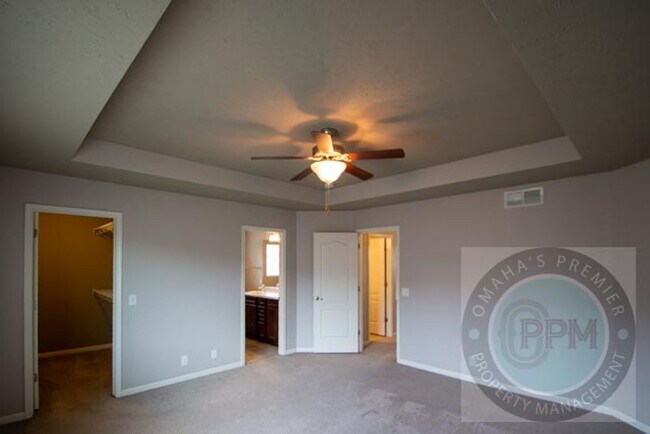 Building Photo - HUGE 3Bd/3Ba House in Bennington, NE!
