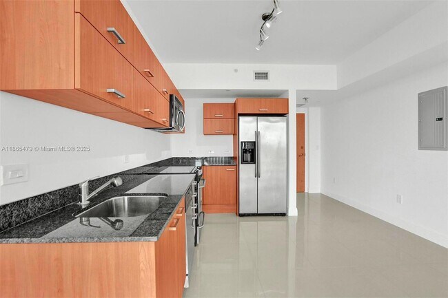 Building Photo - 350 S Miami Ave