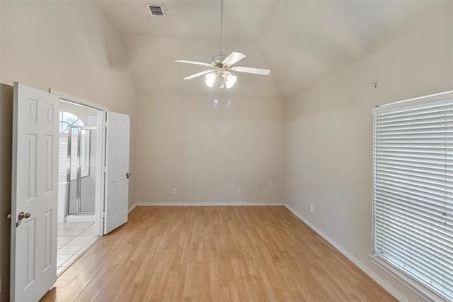 Building Photo - 200 Hawthorne Dr