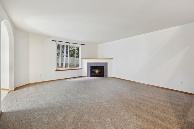 Building Photo - Move in Ready! 3 bed 2.5 bath duplex - Nor...