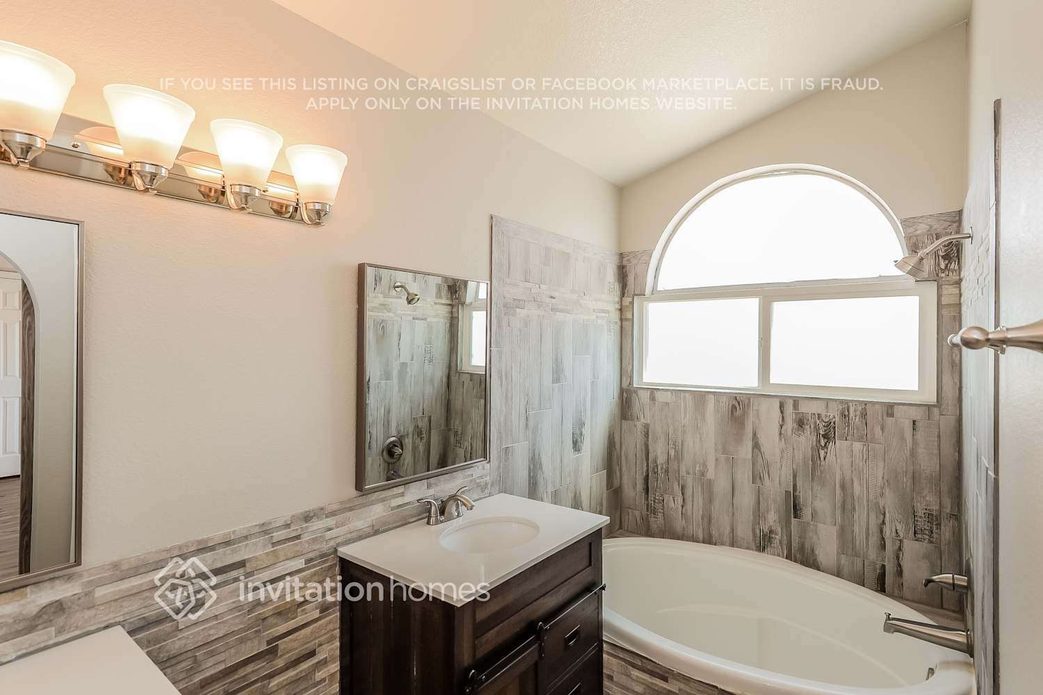 Building Photo - 1207 W Riviera Dr