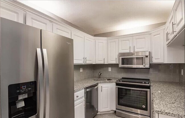 Building Photo - 2568 Pine Ridge Way S