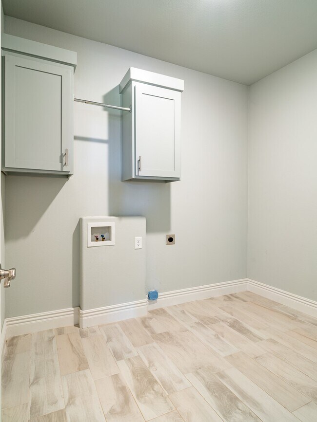 Building Photo - 1671 Sunrise Cir