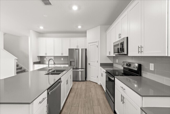 Building Photo - Spacious 5-Bedroom Solar Home for Rent in ...