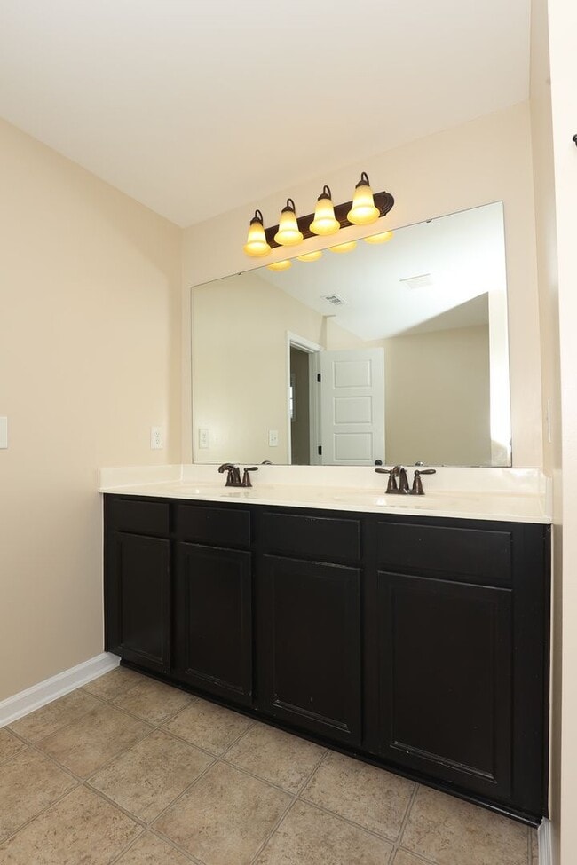 Building Photo - The Landing at Mill Creek community!  Washer / Dryer included