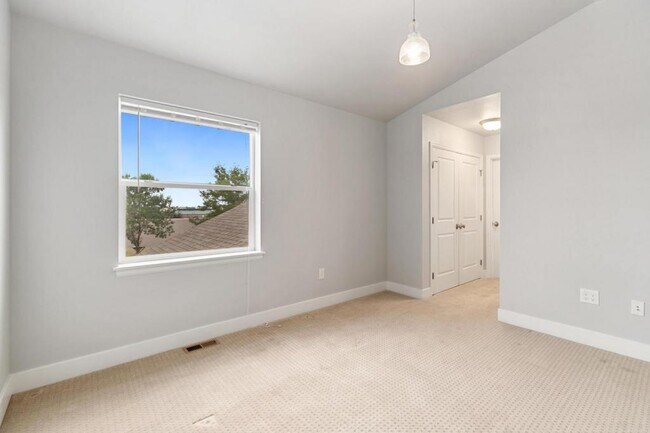 Building Photo - 4070 Sveta Ln