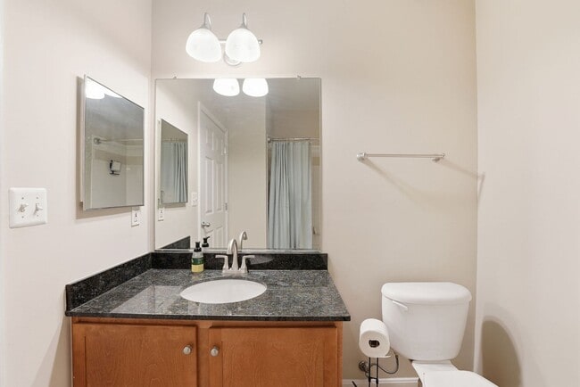 Building Photo - 4850 Eisenhower Ave