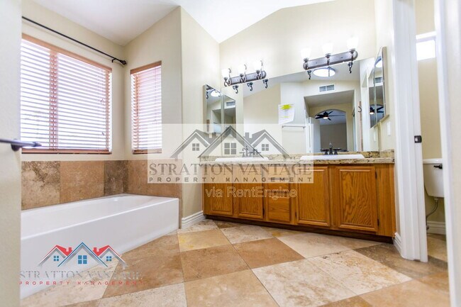 Building Photo - 7420 W Los Gatos Dr