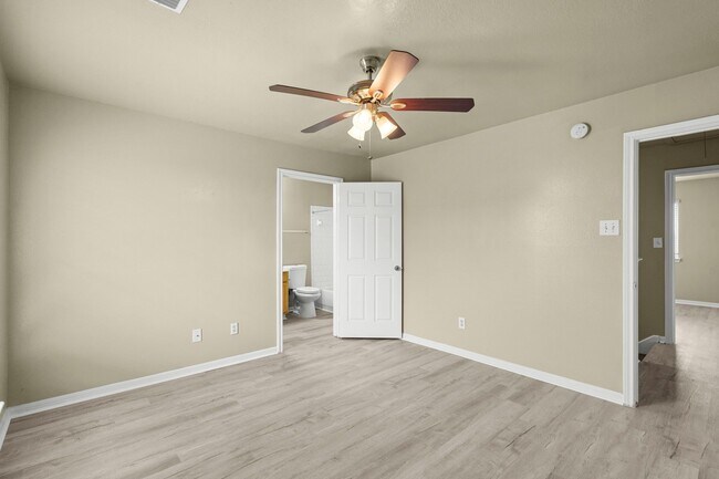 Building Photo - 105 Green Isle Ave