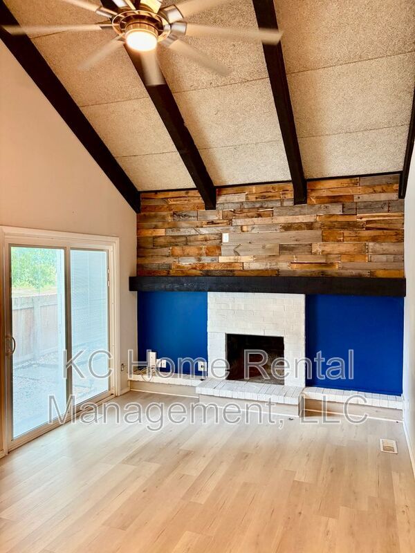 Building Photo - 8027 N Stoddard Ave