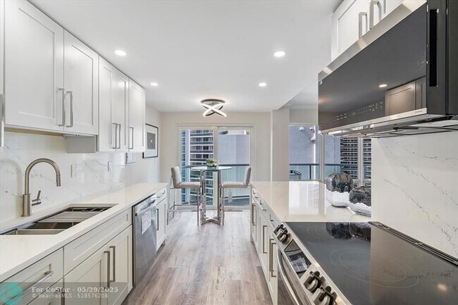 Building Photo - 3400 Galt Ocean Dr