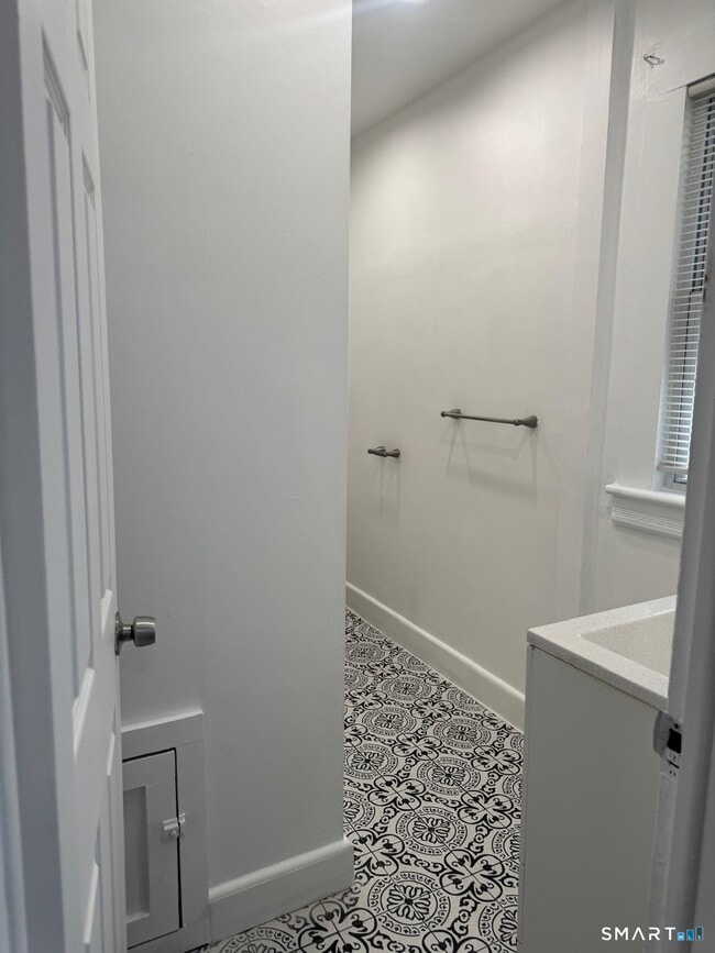 Building Photo - 258 Sheridan St