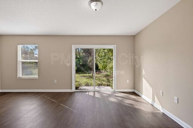 Building Photo - 7608 Rain Forest Dr N