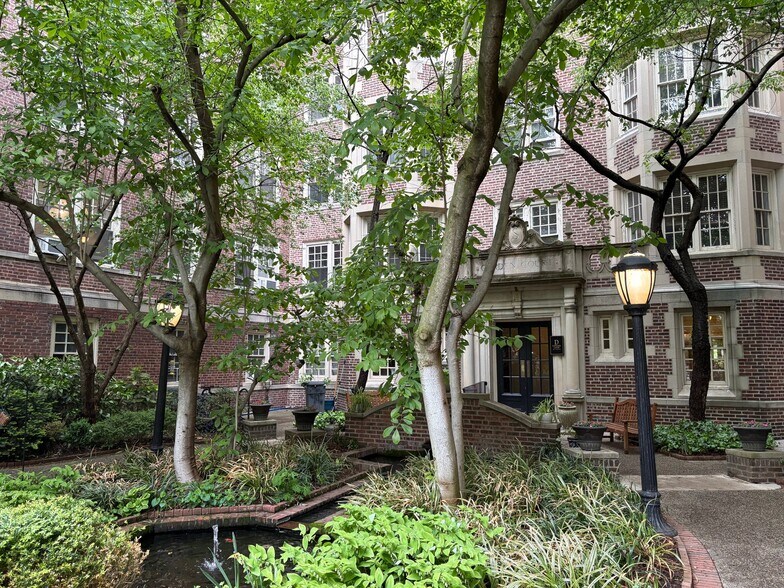 Building Photo - 4637 Pine St