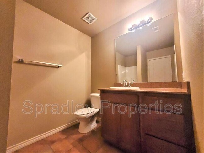 Building Photo - 4810B Deep Dr