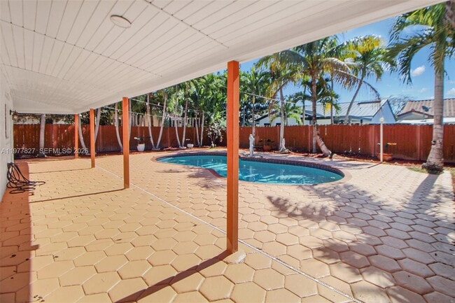 Building Photo - 10031 SW 147th Pl