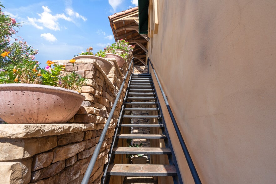 Building Photo - 3319 E Indian School Rd