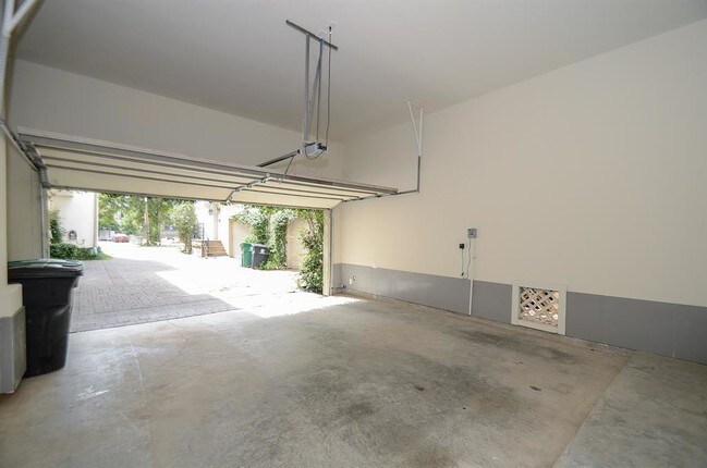 Building Photo - 5654 Darling St