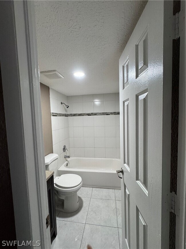 Building Photo - 4603 Bayshore Dr