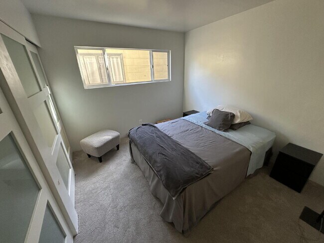 Building Photo - LIVE THE OCEAN BEACH LIFESTYLE!