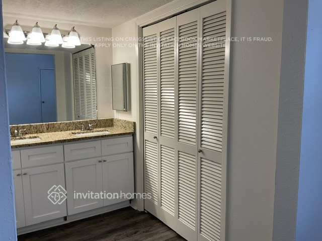 Building Photo - 10311 Towneview Dr