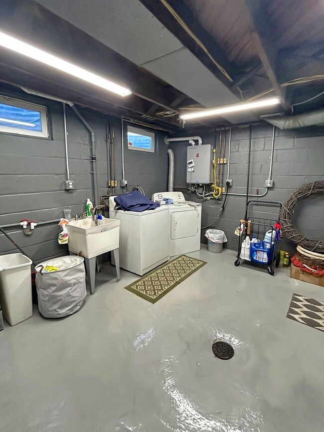 Building Photo - Charming 2-bedroom, 1-bath home in Oakdale, PA!