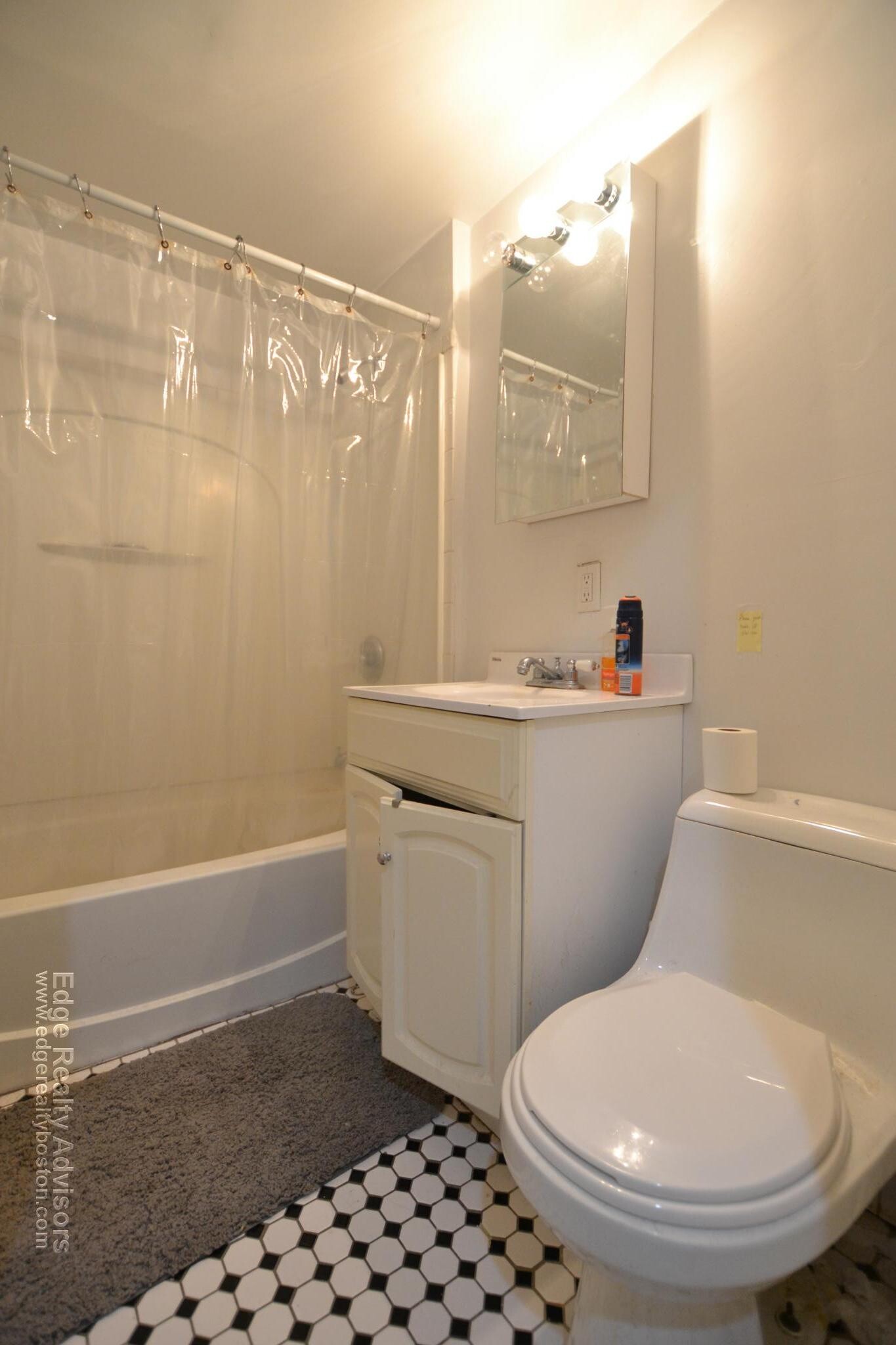 Building Photo - 132 Pleasant St