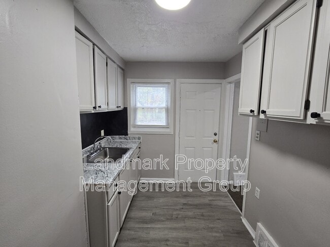 Building Photo - 8880 Rutherford St