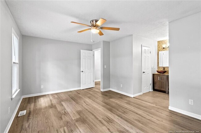 Building Photo - 904 Dandridge Dr