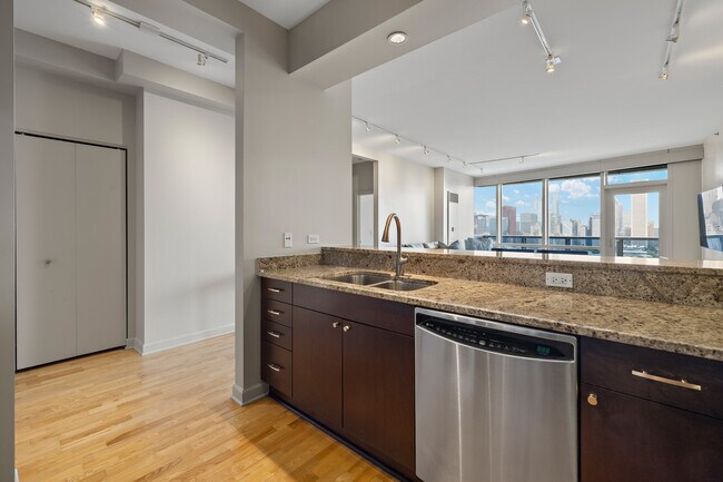 Building Photo - 1211 S Prairie Ave