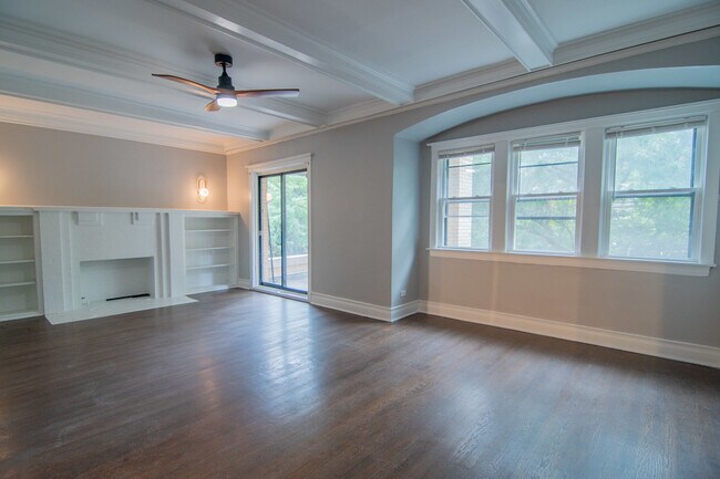 Building Photo - 844 W Lakeside Pl