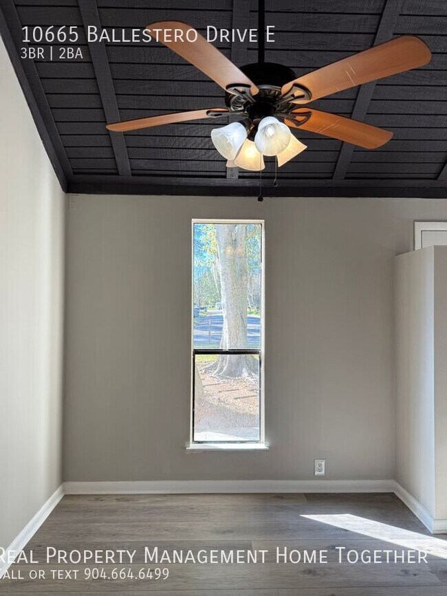 Building Photo - 10665 Ballestero Dr E