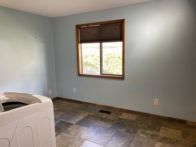 Building Photo - 3 bed/3 bath In Indian Trail Spokane