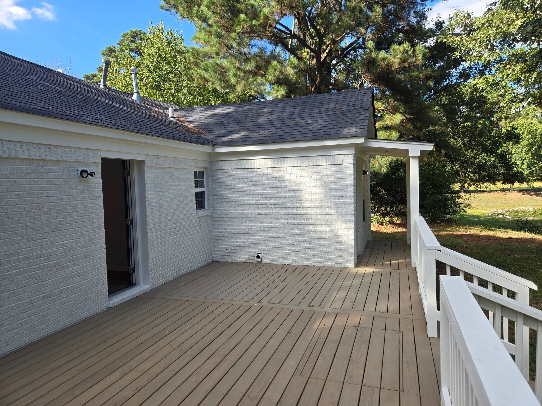 Building Photo - 880 Pisgah N