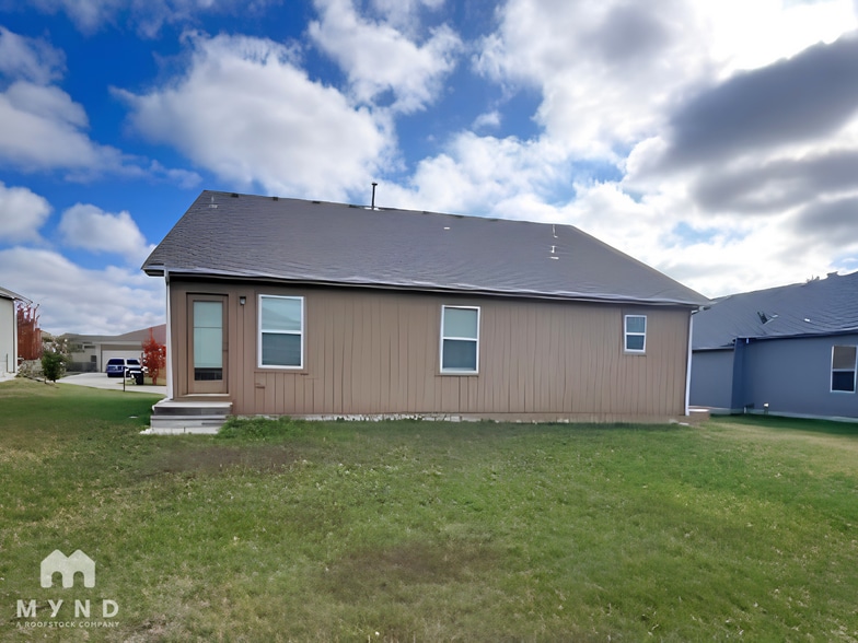 Building Photo - 742 S Cypress St