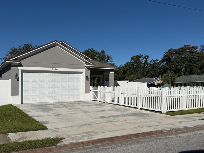 Primary Photo - 2220 Smith St