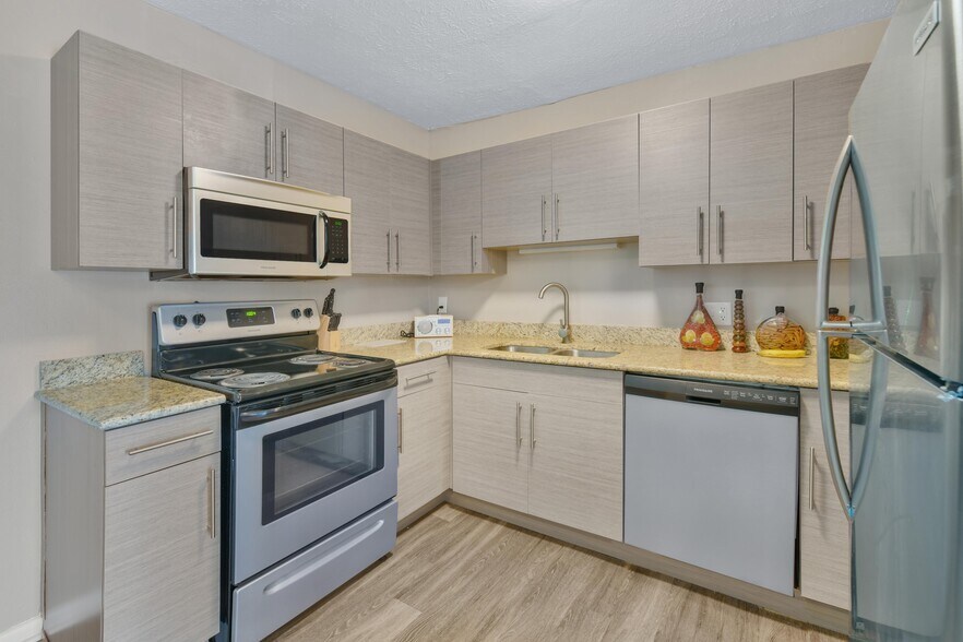 Primary Photo - Heritage Hill Estates Apartments