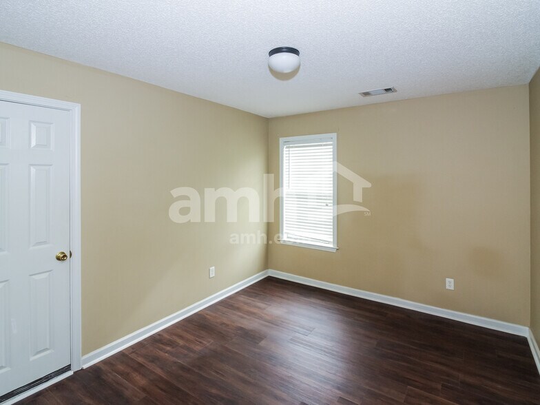 Building Photo - 10001 Houston Birch Dr