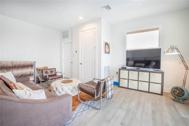 Building Photo - 536 4th Ave S