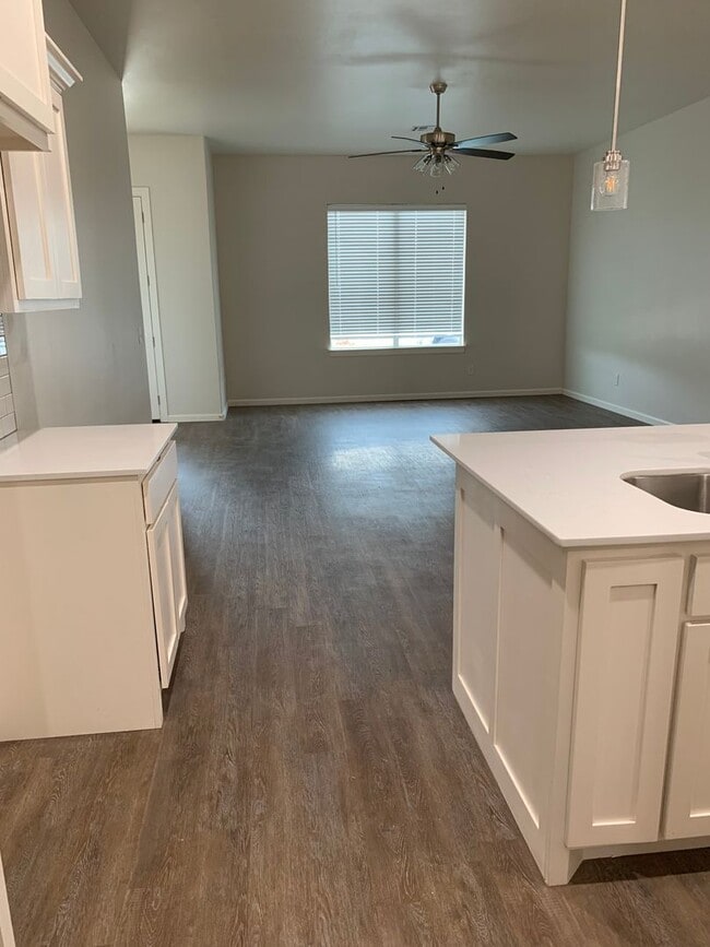 Building Photo - 3 bedroom, 2.5 bathroom, 2 car garage Gated Neighborhood